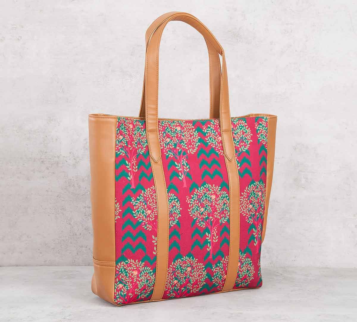 Shop Trending Designs in Leather Tote Bags